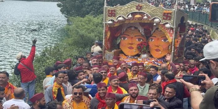 नैनीताल:आंखों में आंसू और जयकारों की गूंज के बीच मां नंदा-सुंदा की विदाई