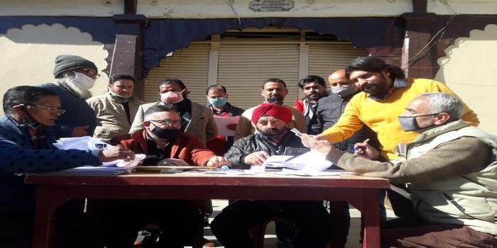 व्यापार मण्डल मल्लीताल में  नामांकन की प्रक्रिया शुरू,अभी तक 34 नामांकन पत्र बिके