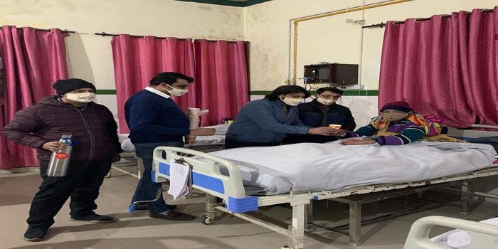 माँ नयना देवी व्यापार मंडल द्वारा आज बीडी पांडे अस्पताल में सूप वितरण