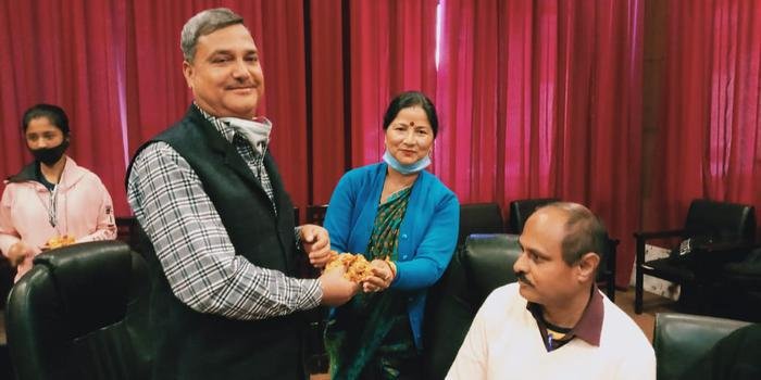 पत्रकारों के लिए सामुहिक बीमा योजना पर जोर: प्रो. गिरीश रंजन तिवारी