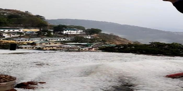 नैनीताल मे ओलावृष्टि के साथ बारिश