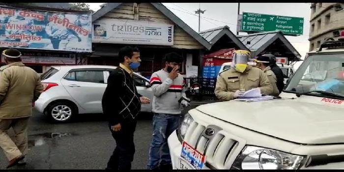 बेवजह घूमने पर 26 लोगों का चालान