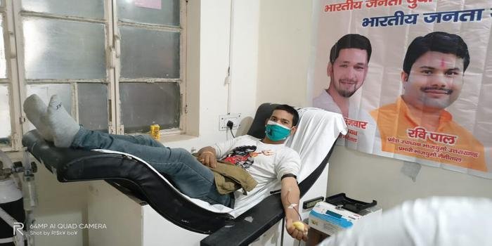 भारतीय जनता पार्टी के युवा मोर्चा पदाधिकारियो द्वारा किया गया स्वैछिक रक्तदान