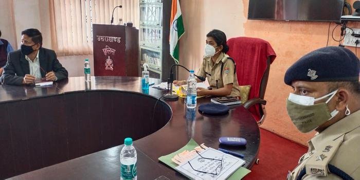 नशे के तस्करों पर लगाम लगाने के लिए एसएसपी द्वारा की गई समीक्षा बैठक