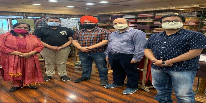 माँ नयना देवी व्यापार मंडल के शिष्टमंडल ने कि राज्यपाल से मुलाकात