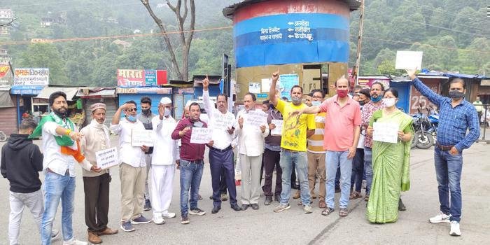 राज्य और केन्द्र सरकार के खिलाफ कांग्रेसी आज भवाली में गरजे