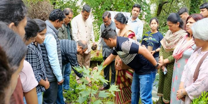 कुमाऊं विश्वविद्यालय में 'एक पेड़ मां के नाम' थीम पर मनाया गया हरेला महोत्सव