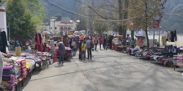 कपड़ों से गर्म हुआ बाजार