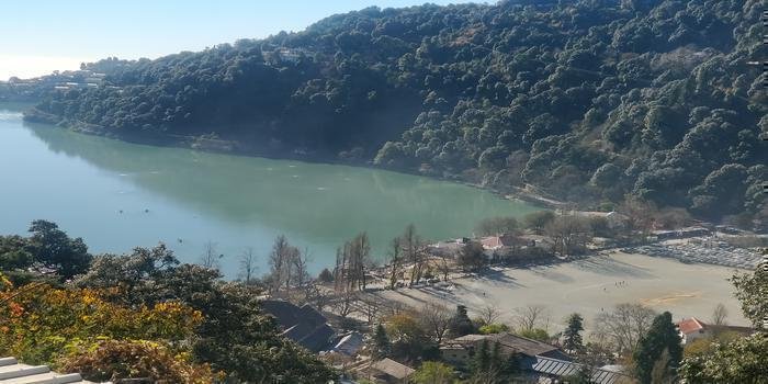 2021 के स्वागत के लिए पर्यटकों का नैनीताल आना शुरू