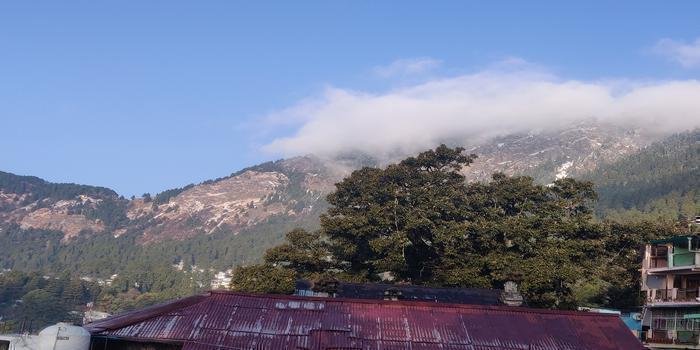 नैनीताल में बहुत इंतजार के बाद बर्फ की शुरुआत