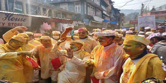 , रामसेवक सभा मल्लीताल के फागोत्सव में  जमकर उड़ा अबीर गुलाल