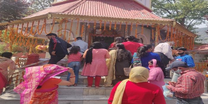 हिन्दू नववर्ष के प्रथम दिवस में मन्दिरों मे श्रद्धालुओं का सैलाब
