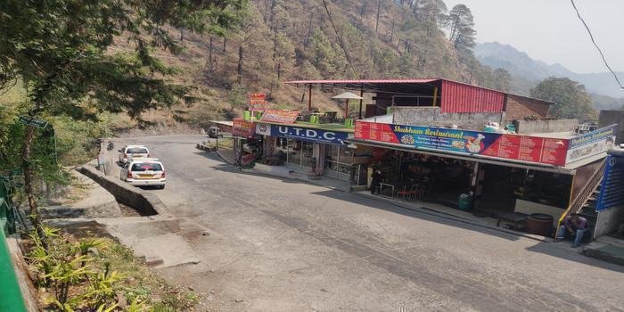 पर्यटकों की संख्या घटने से पर्यटन स्थलों में छायी वीरानी