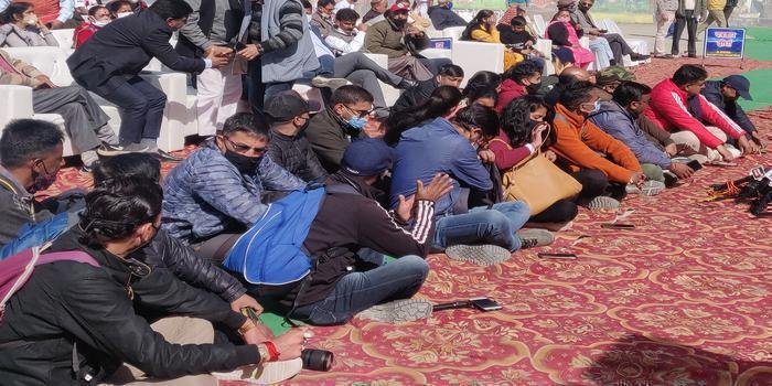 22वें राज्य स्थापना दिवस में अव्यवस्था के कारण पत्रकारों ने दिया धरना