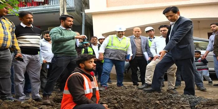 हल्द्वानी में आयुक्त ने एडीबी परियोजना का किया निरीक्षण, गुणवत्ता व समयबद्धता पर जोर