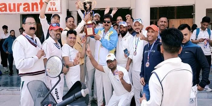 कुमाऊं विश्वविद्यालय और डीएसबी परिसर के बीच हुआ सद्भावना क्रिकेट मैच, विवि टीम रही विजयी