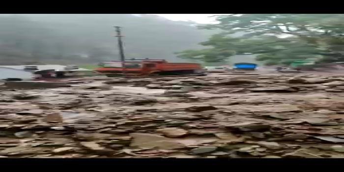 कैंची घाम मन्दिर के पास बादल फटा