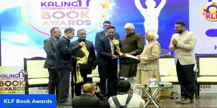 प्रो. शिरीष कुमार मौर्य को मिला अंतर्राष्ट्रीय कलिंगा लिटरेरी फेस्टिवल बुक अवार्ड 2025