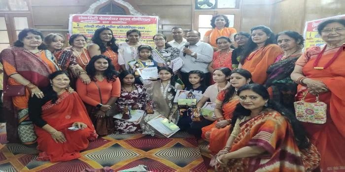 मेहंदी क्वीन  प्रतियोगिता:  जाग्रति और गुनगुन वर्मा बनी क्वीन