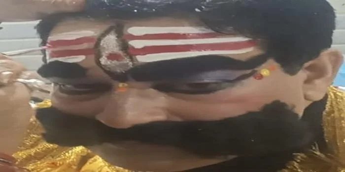 33 वर्षों से रावण का  अभिनय कर रहे हैं कैलाश जोशी, दर्शकों की तालियों से गूंजता है सभा भवन