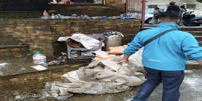 स्वतंत्रता दिवस पर रंगकर्मियों ने चलाया सफाई अभियान, बीएम शाह ओपन थिएटर को किया स्वच्छ