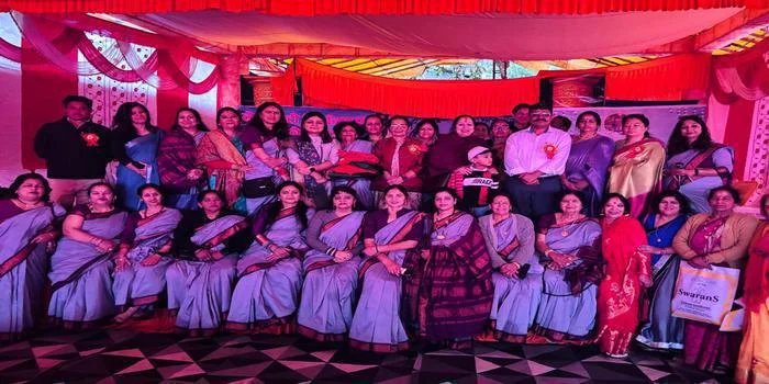 Nainital:स्वर्गीय चमन लाल बजाज की स्मृति में 50 छात्राओं को ड्रेस वितरण