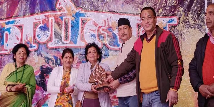 फागोत्सव की रंगीन शाम: 14 टीमों ने बिखेरा होली गायन का रंग