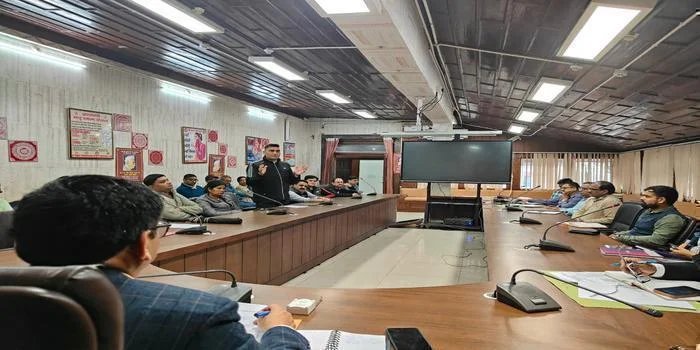 नैनीताल में दुर्गा देवी महोत्सव की तैयारियां शुरू, प्रशासन ने की बैठक