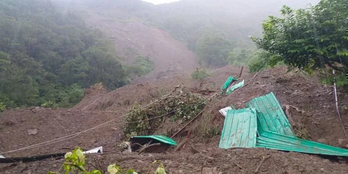 ग्राम बजूँन-दूदिला तोक में मलबा  का कहर, दोमंजिला मकान समेत 20 नाली खेत दबे