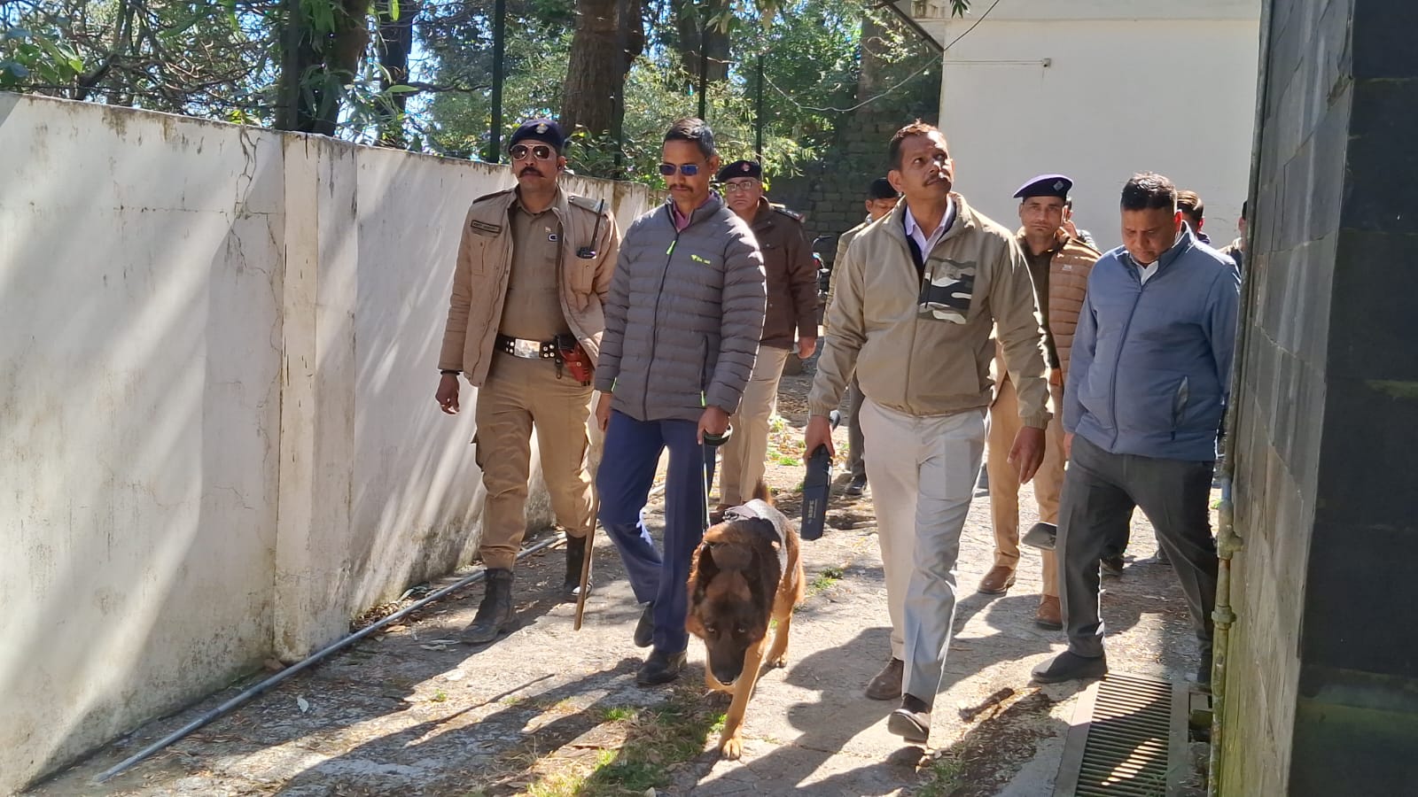 जिला न्यायालय को फिर बम से उड़ाने की धमकी, मचा हड़कंप body image 1