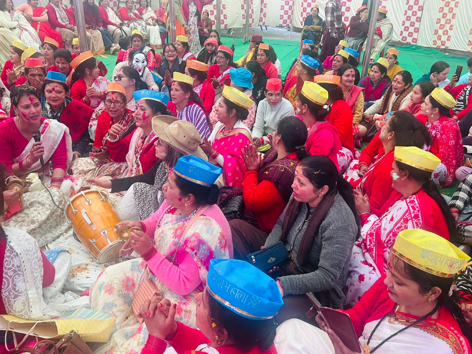 काहे भिगोया मेरा चीर…” की गूंज से सजा नैनीताल, महिला होली में उमड़ा उल्लास body image 1