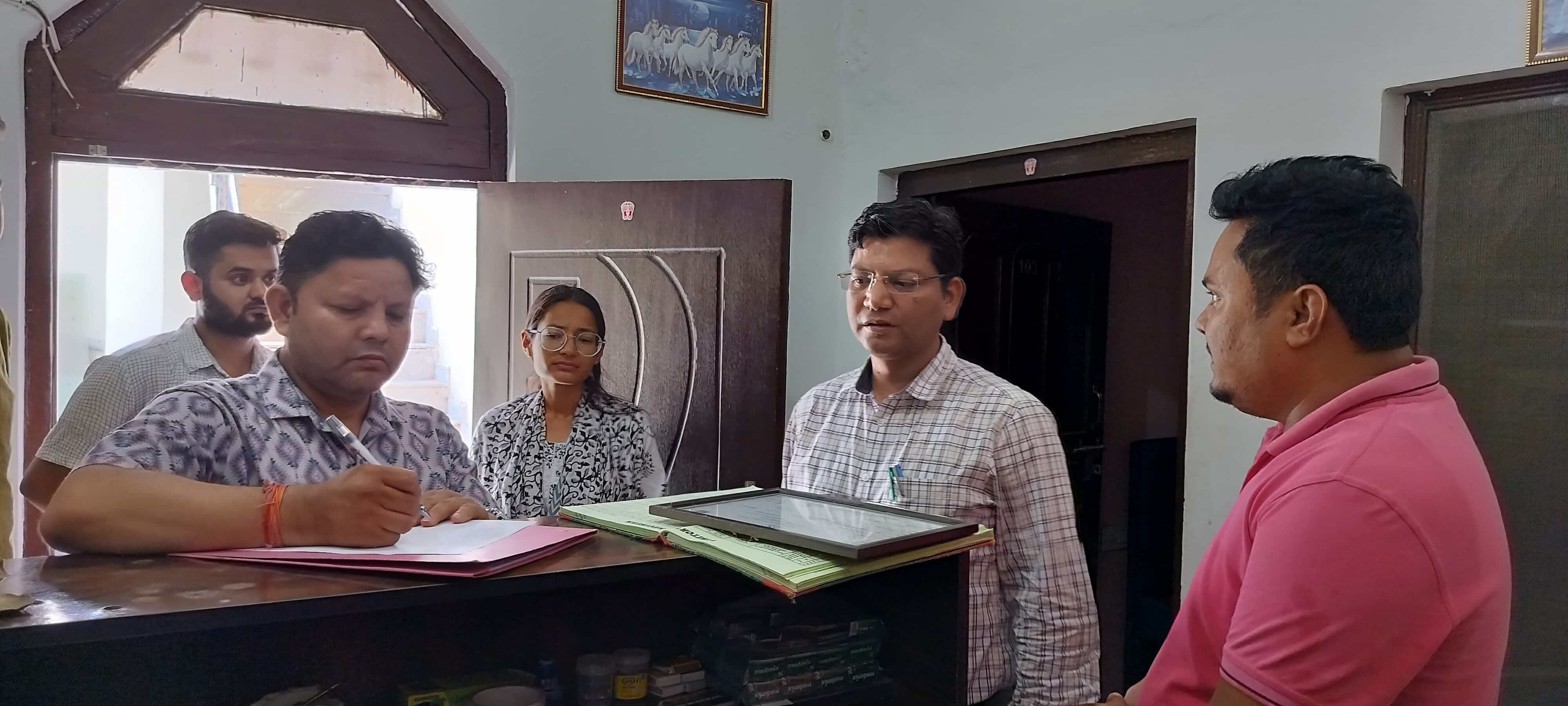 हल्द्वानी में बिना पंजीकरण चल रहे दो होम स्टे पकड़े, प्रशासन ने दी सीलिंग की चेतावनी body image 1