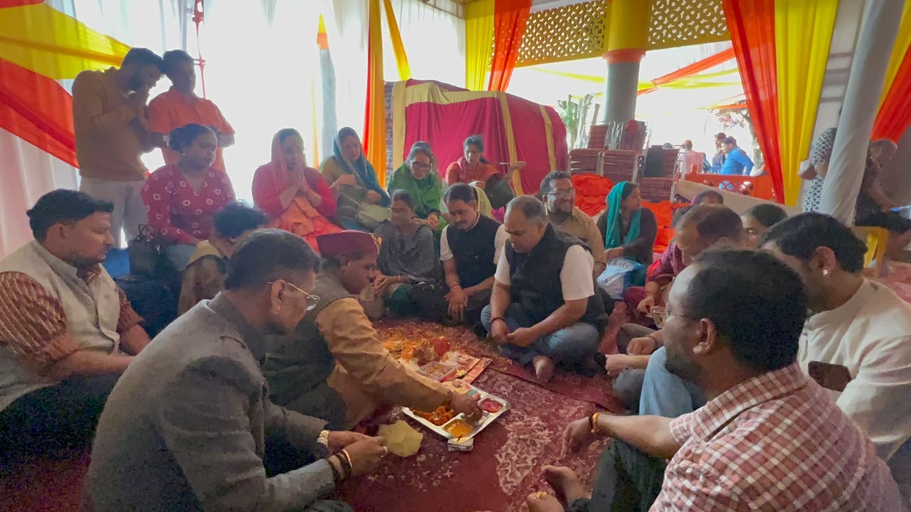 माँ नैना देवी मंदिर में गूंजे वैदिक मंत्र, प्रधानमंत्री मोदी की दीर्घायु के लिए हुई पूजा body image 1