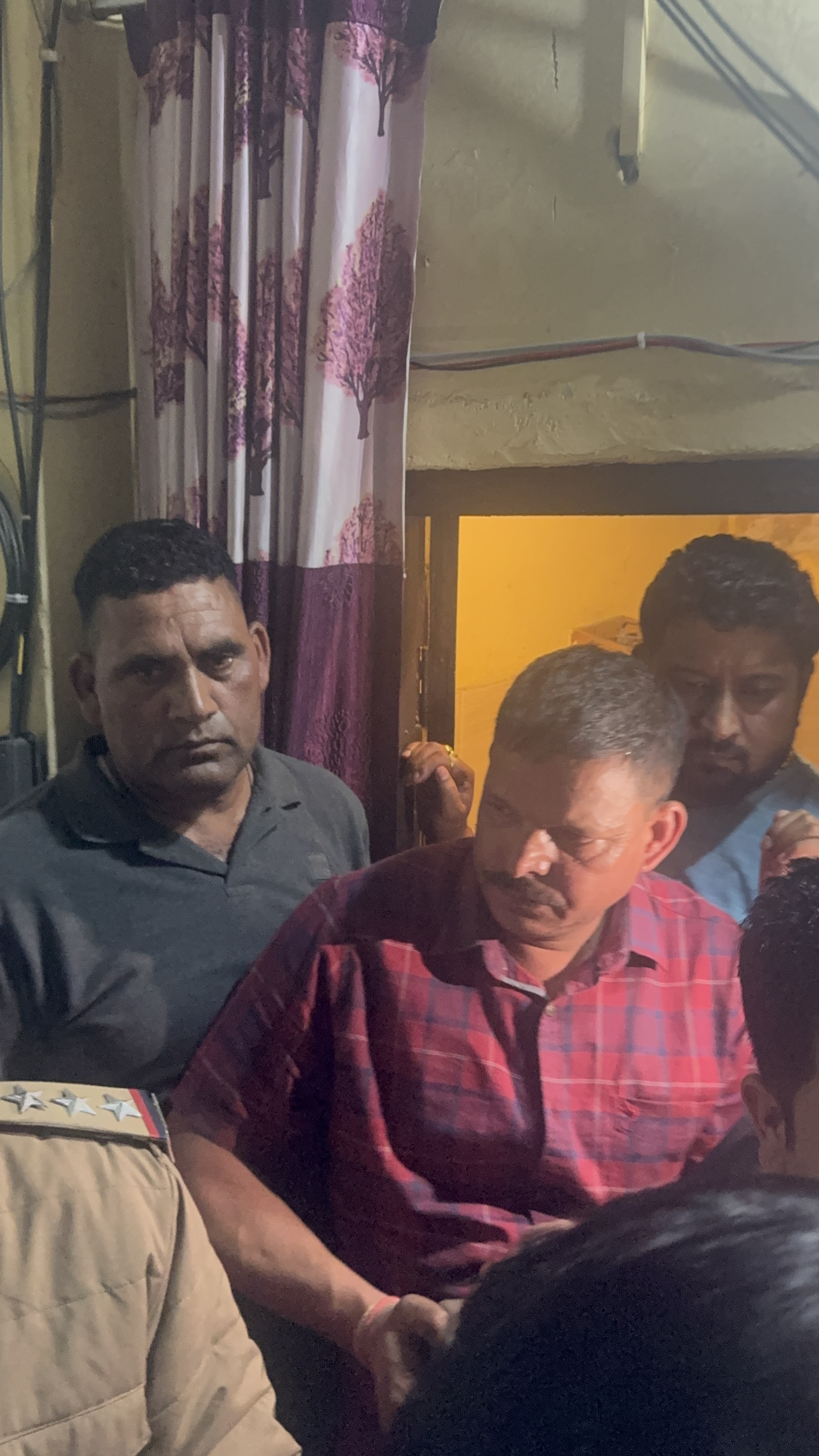 कैंची धाम मेले की ड्यूटी में तैनात दो पुलिसकर्मियों ने की छेड़छाड़ , मेडिकल में शराब सेवन की पुष्टि body image 1