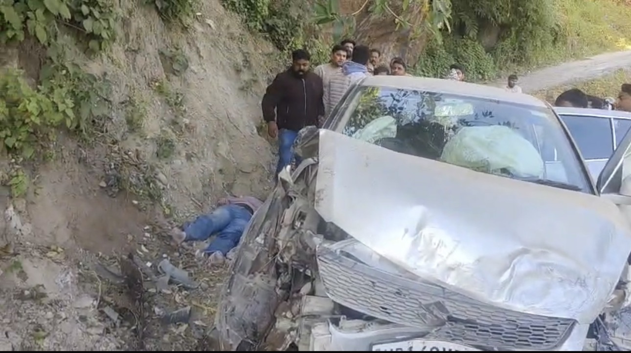 नैनीताल–कालाढूंगी मार्ग पर दो कारों की आमने-सामने भिड़ंत, छह घायल body image 2