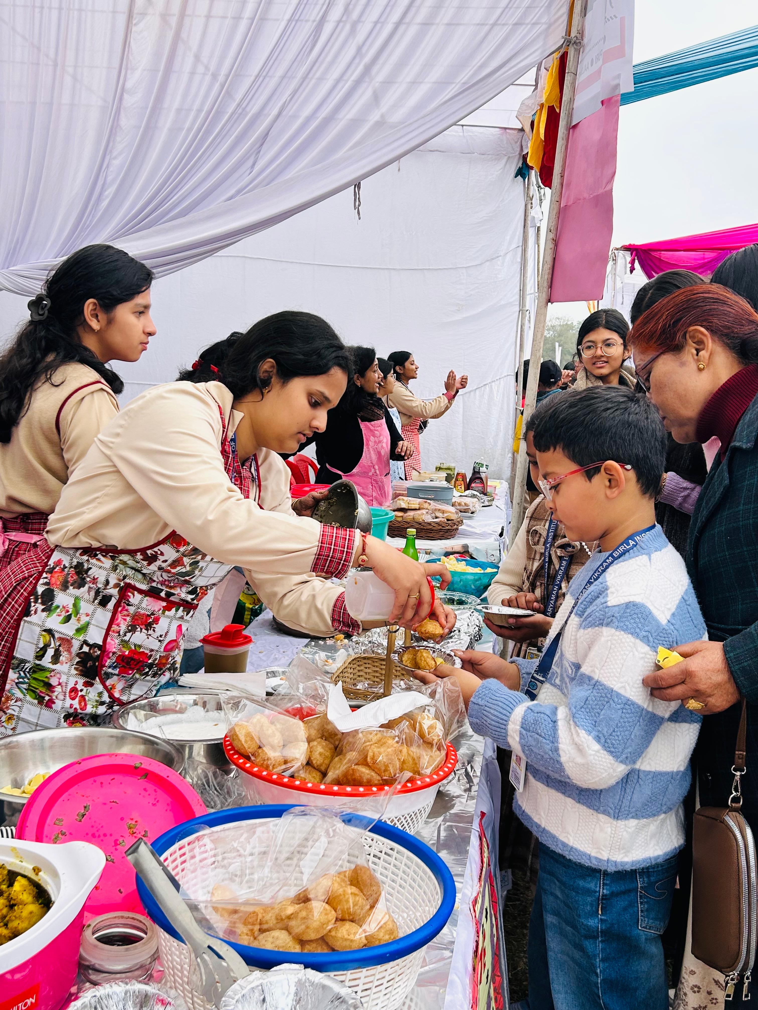 बिड़ला स्कूल में कौशल शिक्षा थीम पर फेट की धूम, आय सामाजिक संस्थाओं को दान body image 2