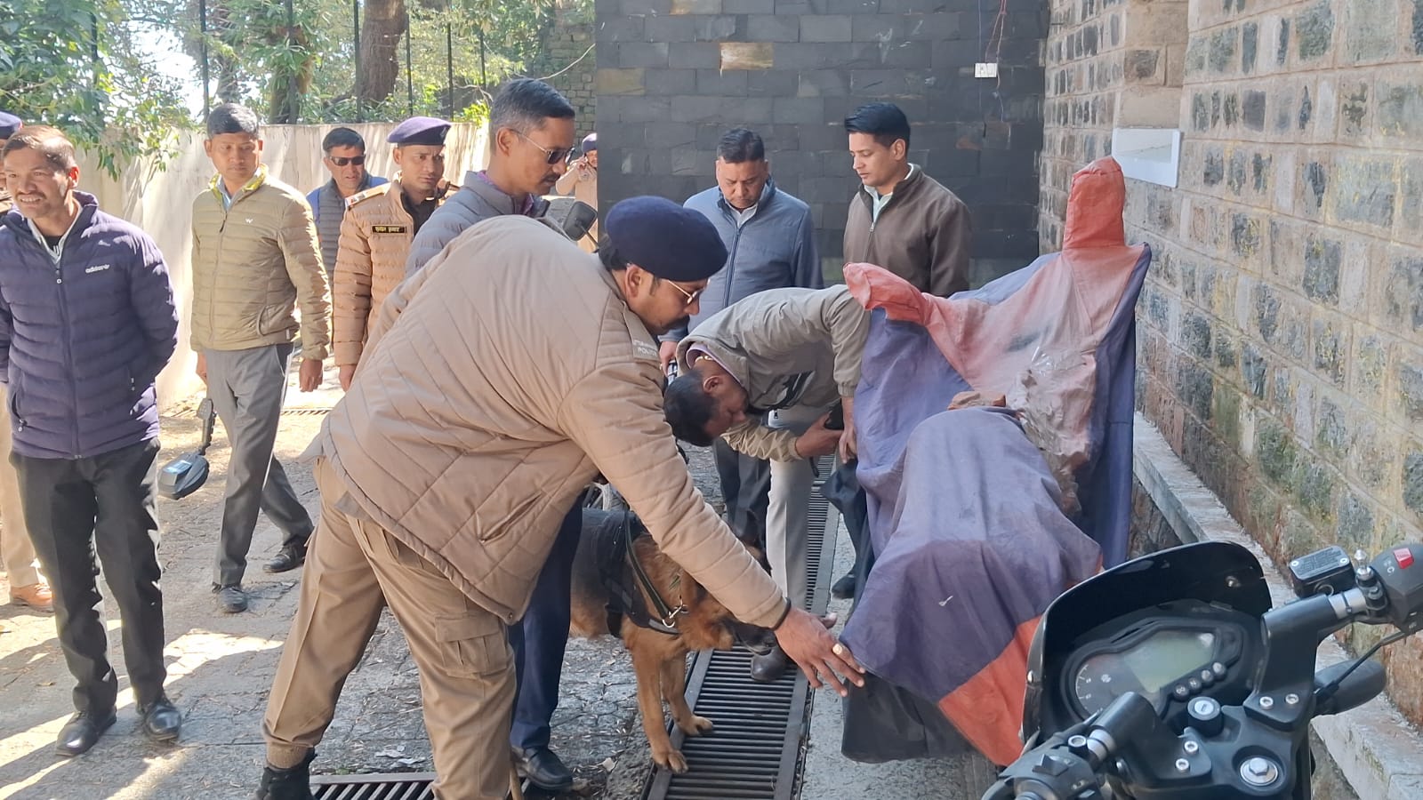 जिला न्यायालय को फिर बम से उड़ाने की धमकी, मचा हड़कंप body image 2