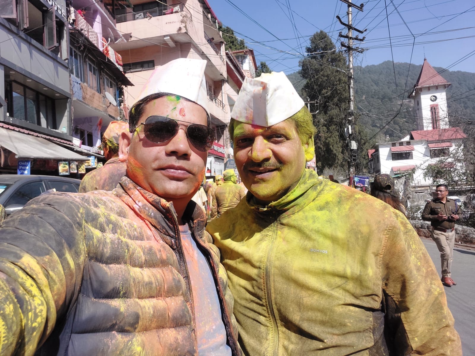 नैनीताल में भव्य होली रंग जुलूस, एक कुंतल रंग से सराबोर हुई सरोवर नगरी body image 2