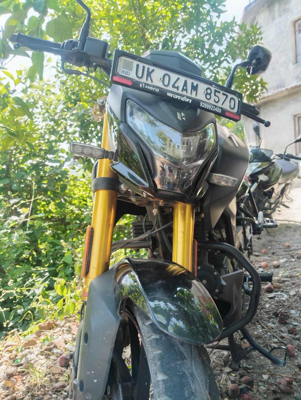 नैनीताल में टूरिस्ट पर लापरवाही का आरोप,  बाइक को टक्कर मारने के बाद करीब 68 हजार के बिल पर विवाद body image 2