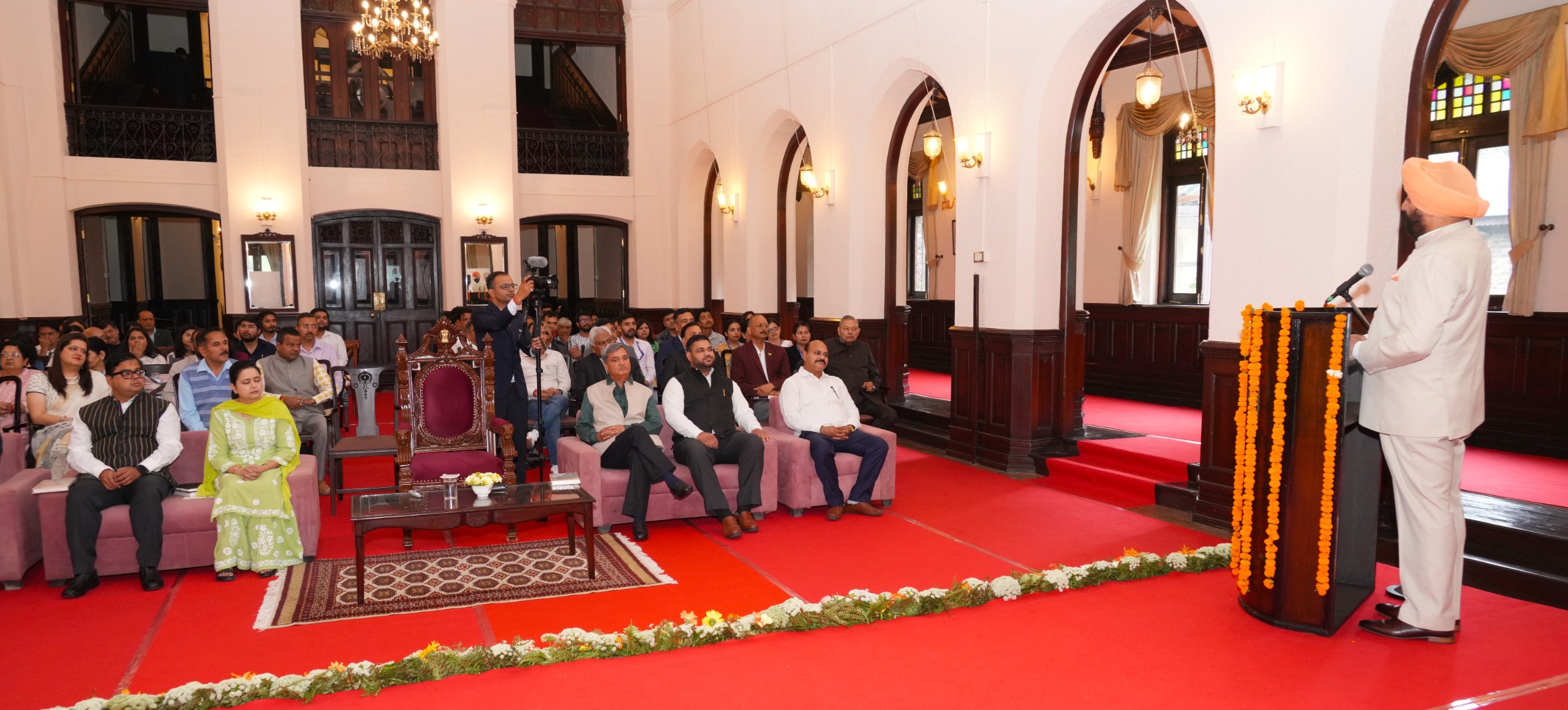 अतीत से वर्तमान तकः नैनीताल का सफर और गॉथिक राजभवन के निर्माण की अद्भुत गाथा’ पुस्तक का हुआ विमोचन body image 2
