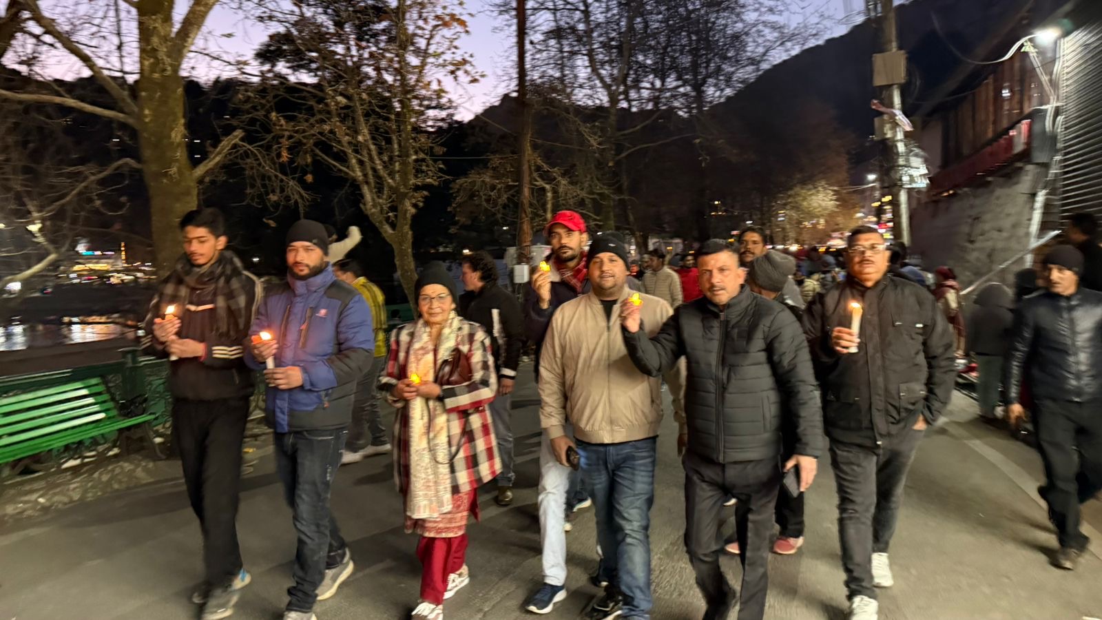 नैनीताल में कांग्रेस का कैंडल मार्च, अंकिता हत्याकांड में CBI जांच की मांग, सरकार के खिलाफ प्रदर्शन body image