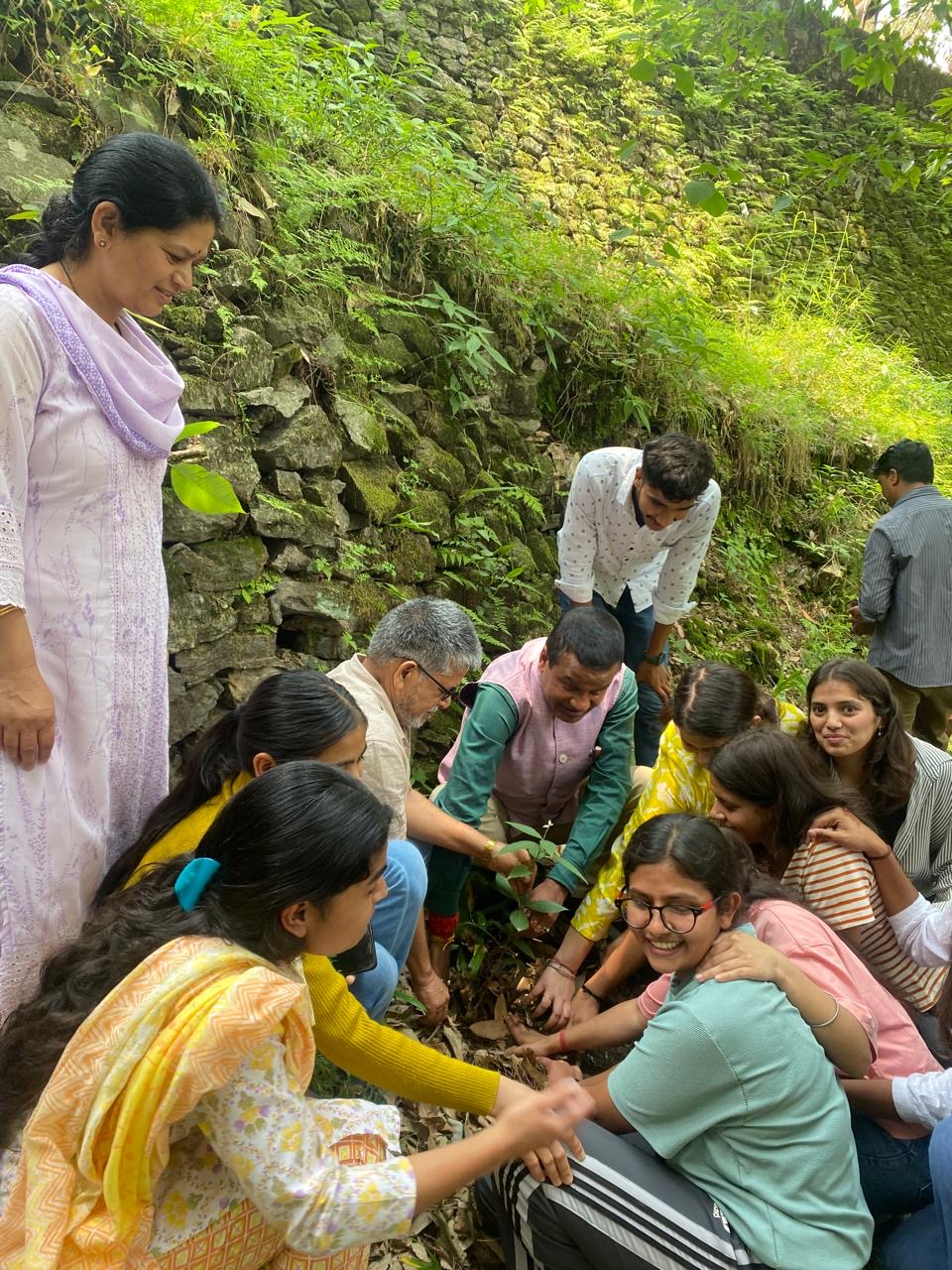 डीएसबी परिसर में मिशन ग्रीन के तहत पौधारोपण, पर्यावरण संरक्षण का  संदेश body image