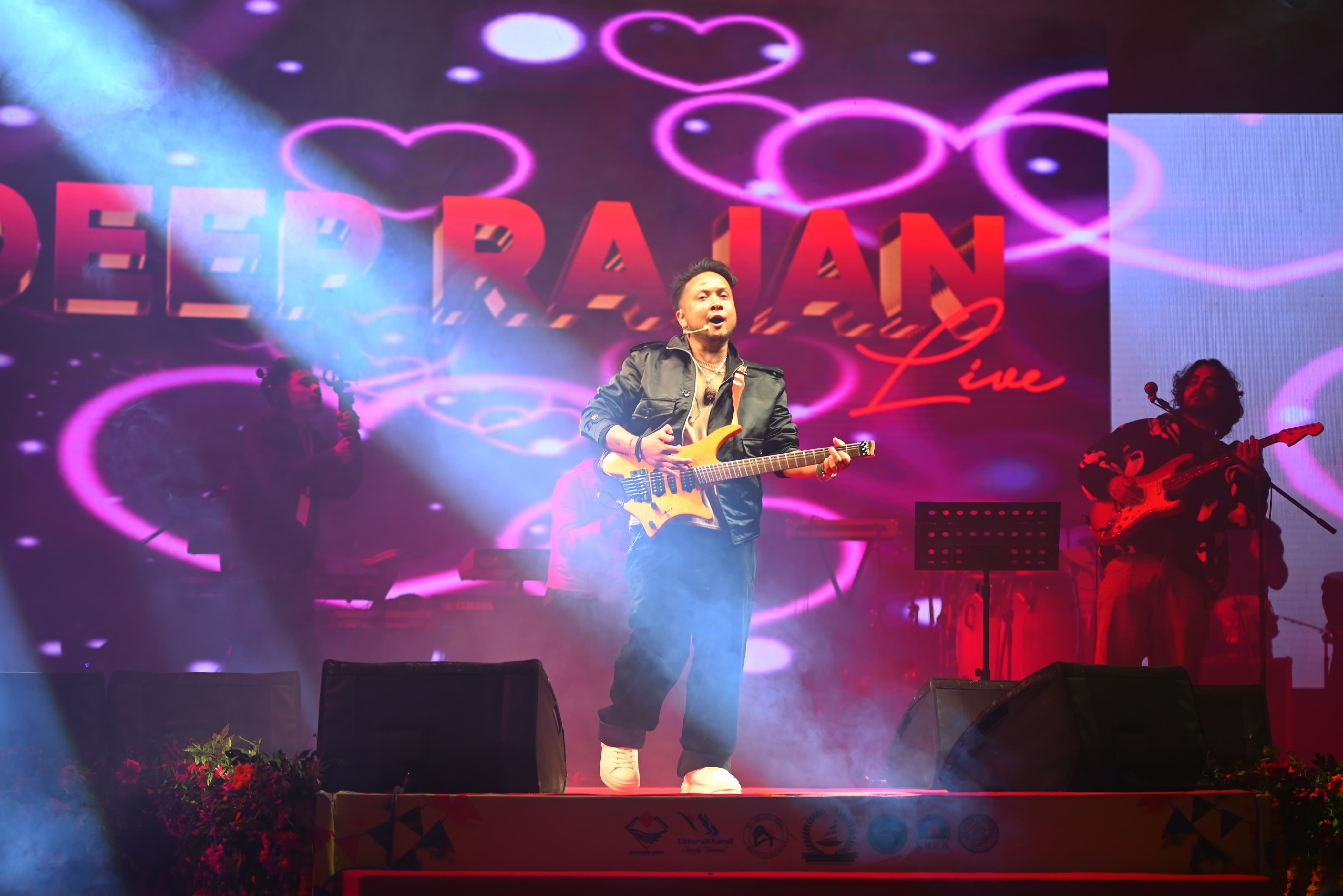 विंटर कार्निवाल: द्वितीय दिवस पर लोक-संगीत व स्टार नाइट से गूंज उठा नैनीताल supporting media