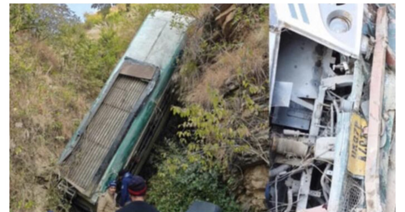 अल्मोड़ा में भीषण सड़क हादसा: खाई में गिरी यात्री बस, 7 की मौत, 12 घायल