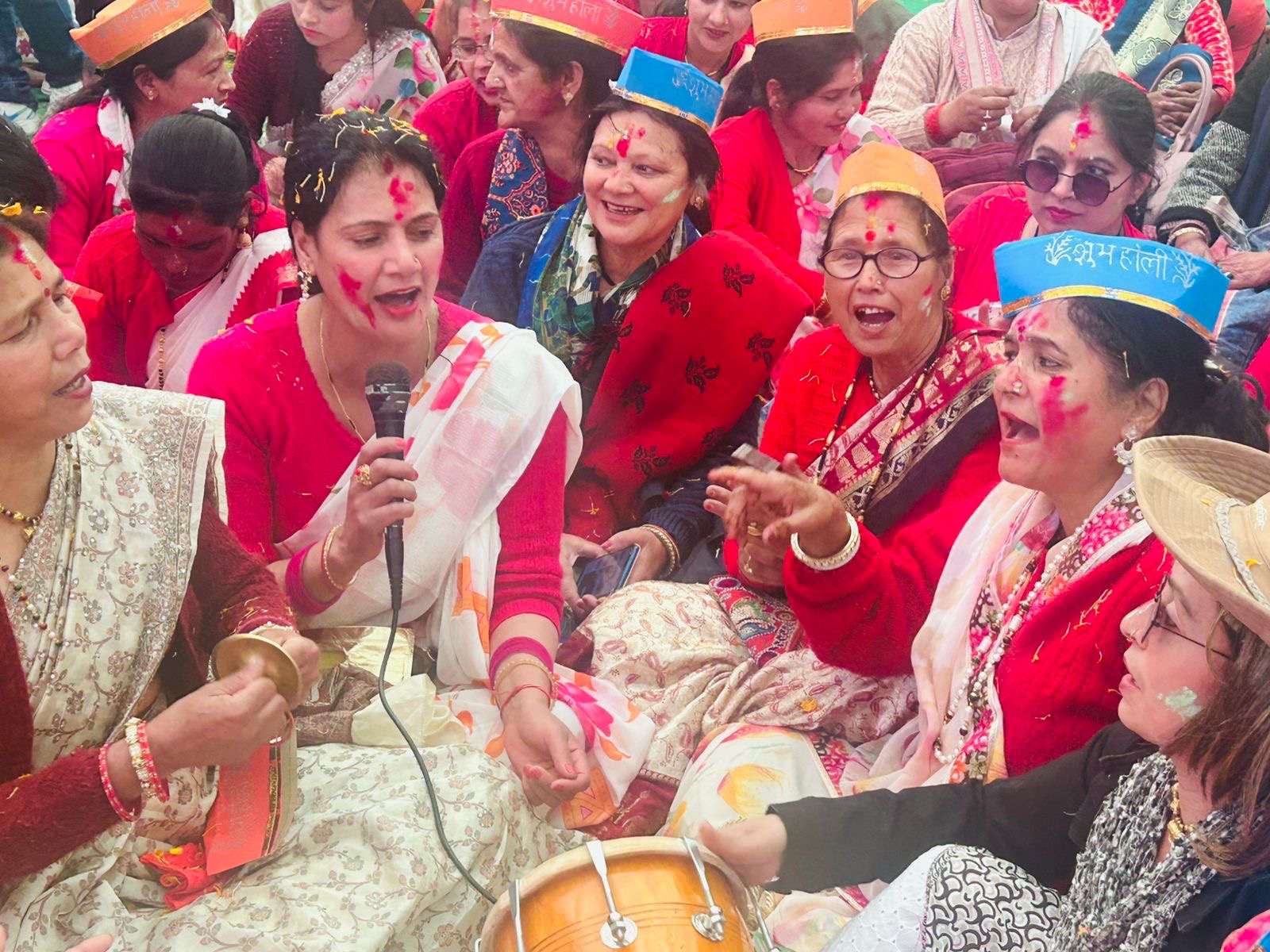 काहे भिगोया मेरा चीर…” की गूंज से सजा नैनीताल, महिला होली में उमड़ा उल्लास
