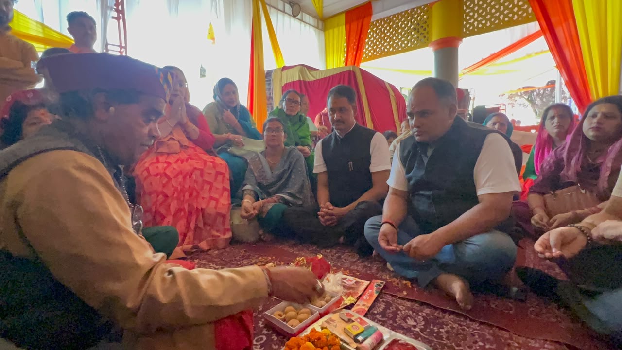 माँ नैना देवी मंदिर में गूंजे वैदिक मंत्र, प्रधानमंत्री मोदी की दीर्घायु के लिए हुई पूजा supporting media