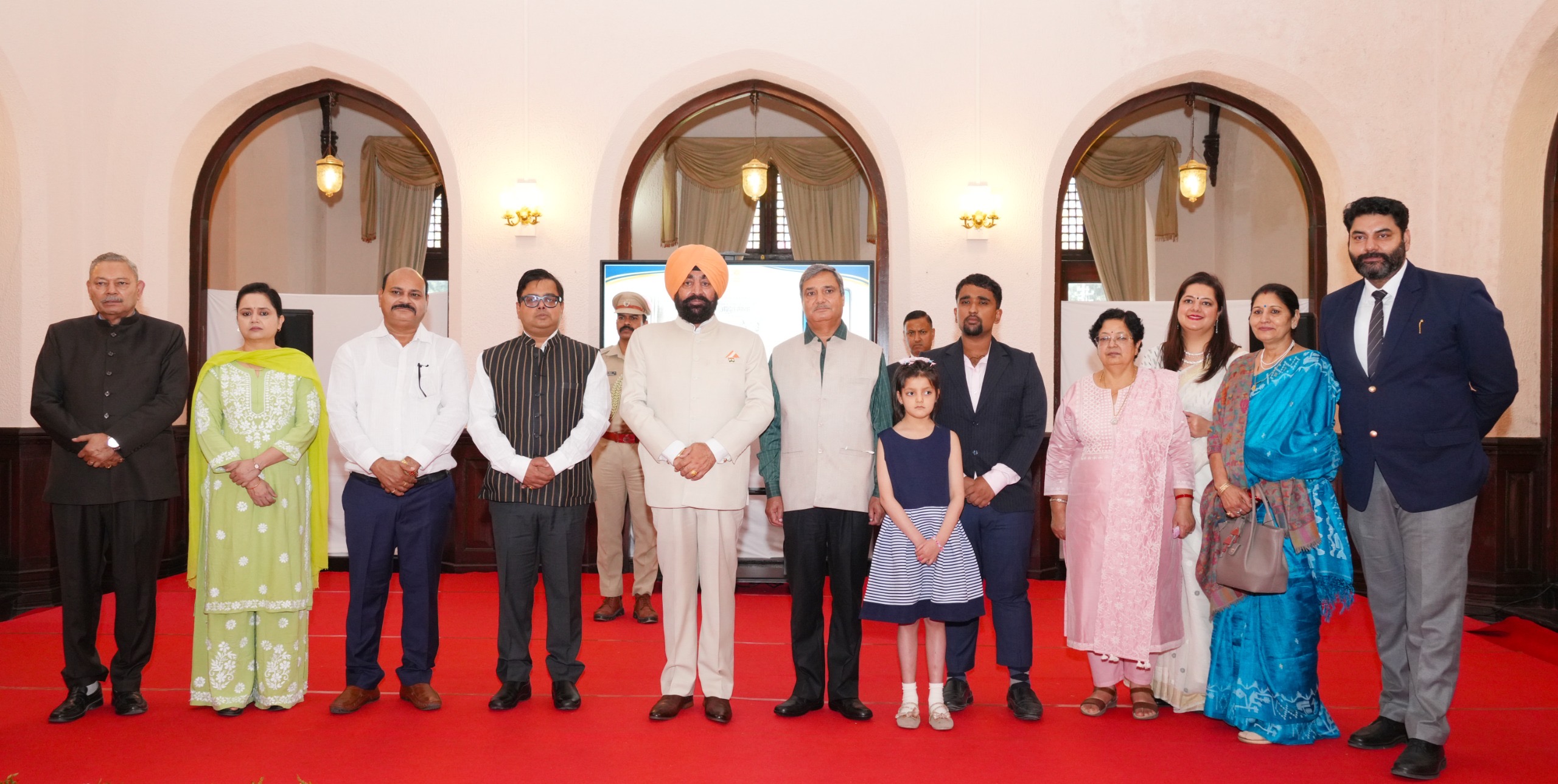 अतीत से वर्तमान तकः नैनीताल का सफर और गॉथिक राजभवन के निर्माण की अद्भुत गाथा’ पुस्तक का हुआ विमोचन