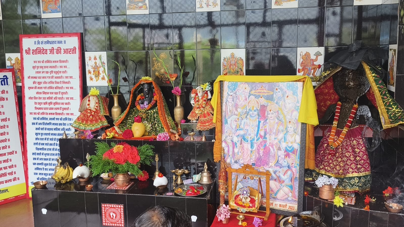ठंडी रोड स्थित शनि मंदिर में खिचड़ी व खीर का भंडारा, श्रद्धालुओं की उमड़ी भीड़